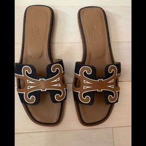 Worn twice ,Hermes linen /calfskin Oran